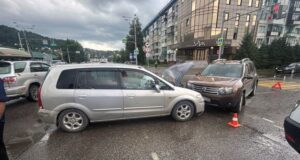 Омич устроил ДТП с двумя иномарками в Горно-Алтайске