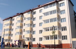 Дети-сироты получили ключи от 60 новых квартир Дети-сироты получили ключи от 60 новых квартир