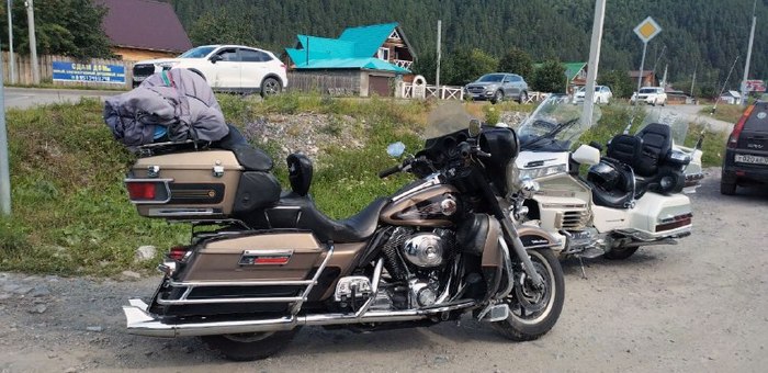 УАЗ и Harley Davidson столкнулись в Элекмонаре, пострадали байкер и его подруга