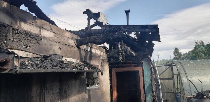 Два пожара произошло за сутки на Алтае: горели баня и кафе