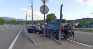 УАЗ и «Тойота» столкнулись в Дубровке, пострадал водитель иномарки УАЗ и «Тойота» столкнулись в Дубровке, пострадал водитель иномарки