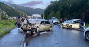«Тойота» и «Хонда» столкнулись в Чемальском районе, пострадали туристы «Тойота» и «Хонда» столкнулись в Чемальском районе, пострадали туристы