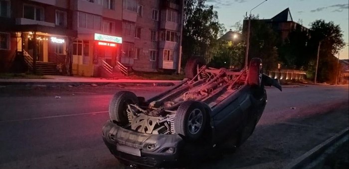В Горно-Алтайске перевернулась «Нива», виновником ДТП стал 19-летний водитель