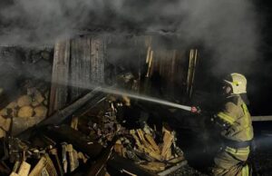 Крупный пожар в Горно-Алтайске: горел жилой дом