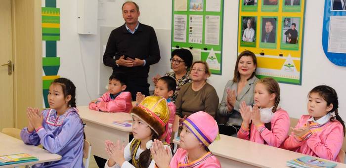 Кабинеты алтайского языка появятся во всех школах и детсадах республики