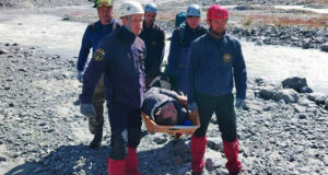 71-летнего туриста эвакуировали с Белухи из-за травмы