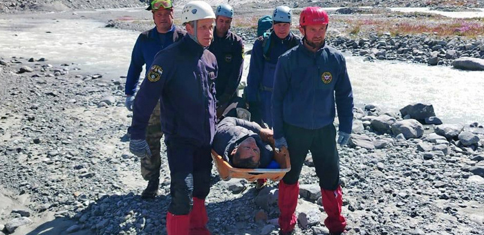 71-летнего туриста эвакуировали с Белухи из-за травмы