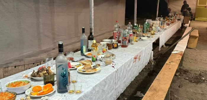 В Тюнгуре на свадьбе зарезали одного из гостей