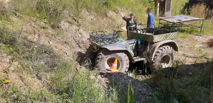Квадроцикл сорвался в обрыв в Карыме, пострадали четыре человека