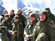 Участники Кубка ВС РФ по альпинизму готовятся взойти на Белуху