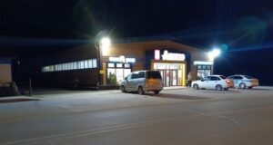 Мотоцикл врезался в припаркованный автомобиль в Улагане Мотоцикл врезался в припаркованный автомобиль в Улагане