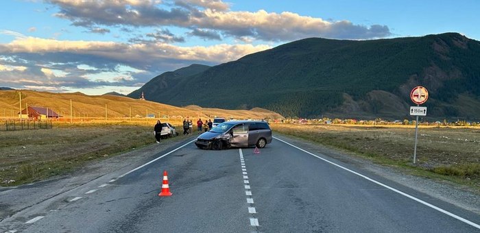 В ДТП с туристами у Чибита пострадала автоледи из Барнаула