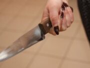 В Амуре пьяная женщина с ножом напала на сожителя В Амуре пьяная женщина с ножом напала на сожителя