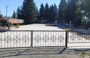 В Усть-Коксе благоустроили Мемориал Славы