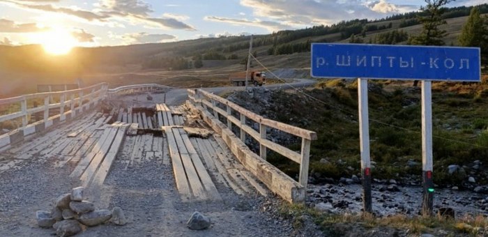 Движение на двух дорогах ограничили из-за разрушенных мостов