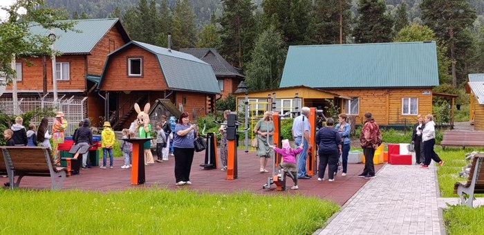 В селе Усть-Муны открыли новый сквер
