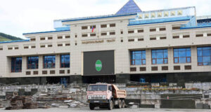 Начался ремонт входной группы Национального театра
