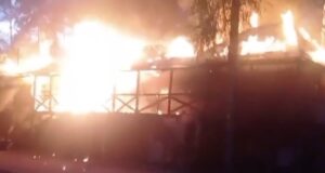 Крупный пожар на турбазе произошёл в Майминском районе