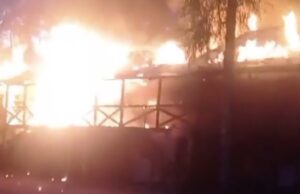 «Как спичка загорелась за секунду». Крупный пожар на турбазе в Майминском районе Крупный пожар на турбазе произошёл в Майминском районе