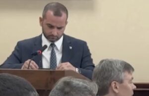 Турчак поставил карьеру министра транспорта в зависимость от результатов ремонта улицы Чорос-Гуркина Карьеру министра транспорта поставили в зависимость от результатов ремонта улицы Чорос-Гуркина