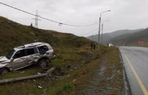 «Крузер» слетел в кювет и врезался в опору ЛЭП у Хабаровки, водитель госпитализирован «Крузер» слетел в кювет и врезался в опору ЛЭП у Хабаровки, водитель госпитализирован