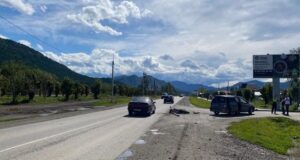 Мотоциклист сломал ногу в ДТП с иномаркой в Чемале Мотоциклист сломал ногу в ДТП с иномаркой в Чемале