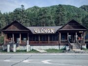 В Усть-Семе отреставрировали легендарную «Чайную» из фильма «Живет такой парень»