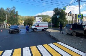 Пролетел перекресток на красный свет: сельчанин устроил ДТП в Горно-Алтайске Пролетел перекресток на красный свет: сельчанин устроил ДТП в Горно-Алтайске