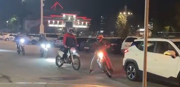 Полицейским пришлось применить силу, чтобы задержать непослушного мотоциклиста