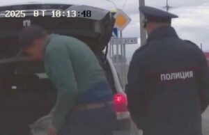 В Кош-Агаче наркоделец пытался скрыться от полиции и выбросить флягу с марихуаной. Но неудачно Наркоделец пытался скрыться от полиции и избавиться от фляги с марихуаной