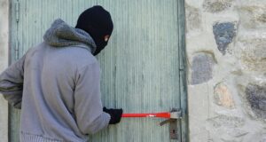 Вора-домушника задержали в Майминском районе Вора-домушника задержали в Майминском районе