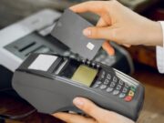 На похищенное сняла жилье, купила колонку и обогреватель… Юная продавщица попалась на кражах из кассы На похищенное сняла жилье, купила колонку и обогреватель… Юная продавщица попалась на кражах из кассы