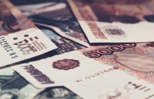 Сельчанка обокрала своего 19-летнего родственника, пока он служил в армии