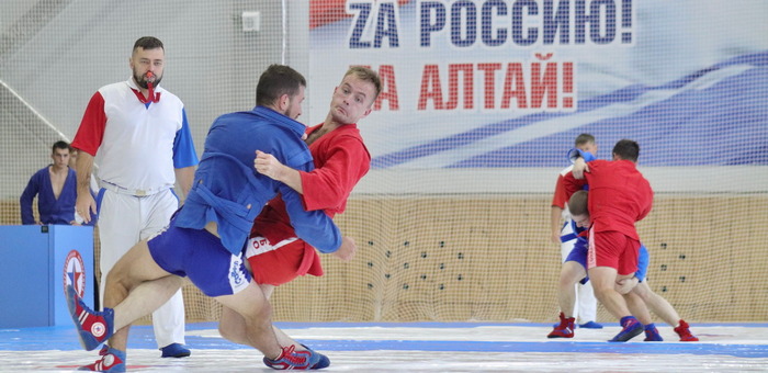 Всероссийские соревнования по самбо стартовали на Алтае
