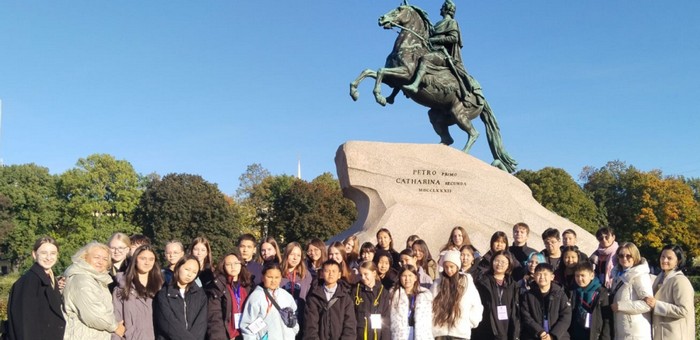 Почти 40 школьников из Республики Алтай посетили Санкт-Петербург