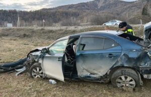 «Тойота» слетела с дороги у села Тюгурюк, пострадали двое детей «Тойота» слетела с дороги у села Тюгурюк, пострадали двое детей