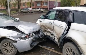 Шестилетний ребенок пострадал в ДТП с двумя иномарками в Горно-Алтайске Шестилетний ребенок пострадал в ДТП с двумя иномарками в Горно-Алтайске