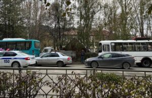 В ДТП с автобусами и УАЗом в Горно-Алтайске пострадали два человека В ДТП с автобусами и УАЗом в Горно-Алтайске пострадали два человека