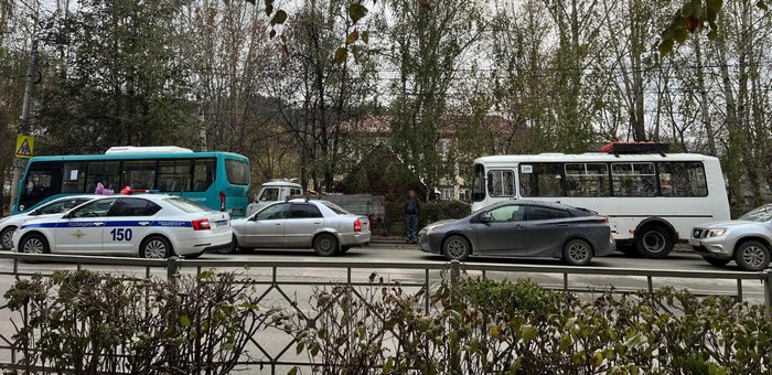 В ДТП с автобусами и УАЗом в Горно-Алтайске пострадали два человека