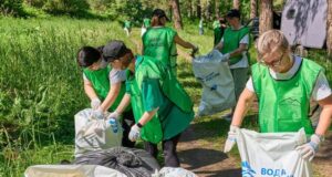 Более 100 км берегов очистили от мусора на Алтае