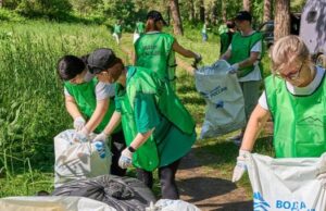Более 100 км берегов очистили от мусора на Алтае