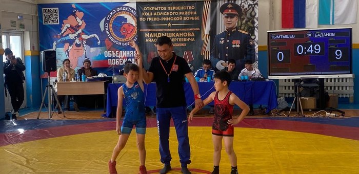 Районное первенство по греко-римской борьбе прошло в Мухор-Тархате