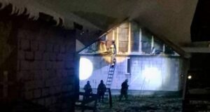 Крупный пожар произошел в Горно-Алтайске: огнеборцы спасли двух человек