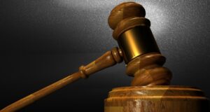 Липовых трактористов-машинистов будут судить за взятки Липовых трактористов-машинистов будут судить за взятки