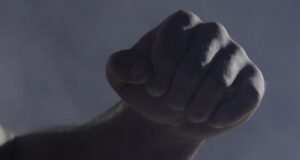 Житель Кызыл-Таша одним ударом кулака убил односельчанина Житель Горно-Алтайска осужден за убийство сводного брата