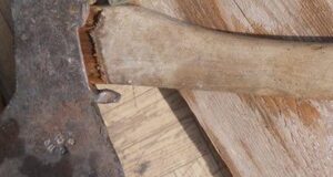 В Черге мужчина с топором и тяпкой напал на полицейского В Черге мужчина с топором и тяпкой напал на полицейского