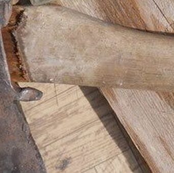 В Черге мужчина с топором и тяпкой напал на полицейского