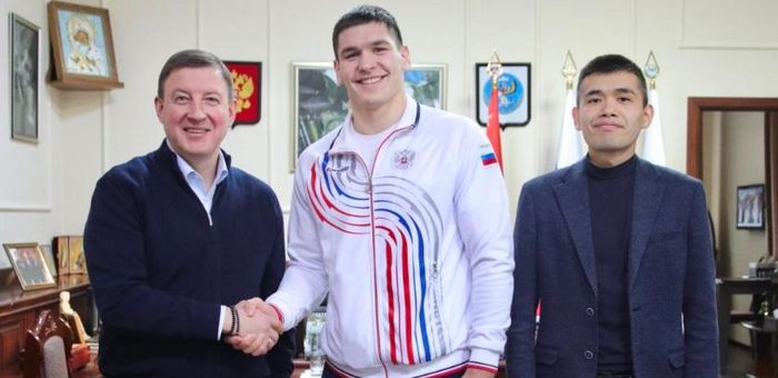 Андрей Турчак поздравил Артема Тадина с победой на чемпионате мира по самбо