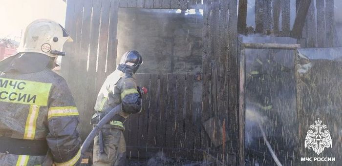 Крупный пожар в Кызыл-Озеке: горел жилой дом
