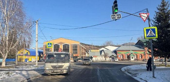Кран-манипулятор сбил пожилую женщину в Горно-Алтайске